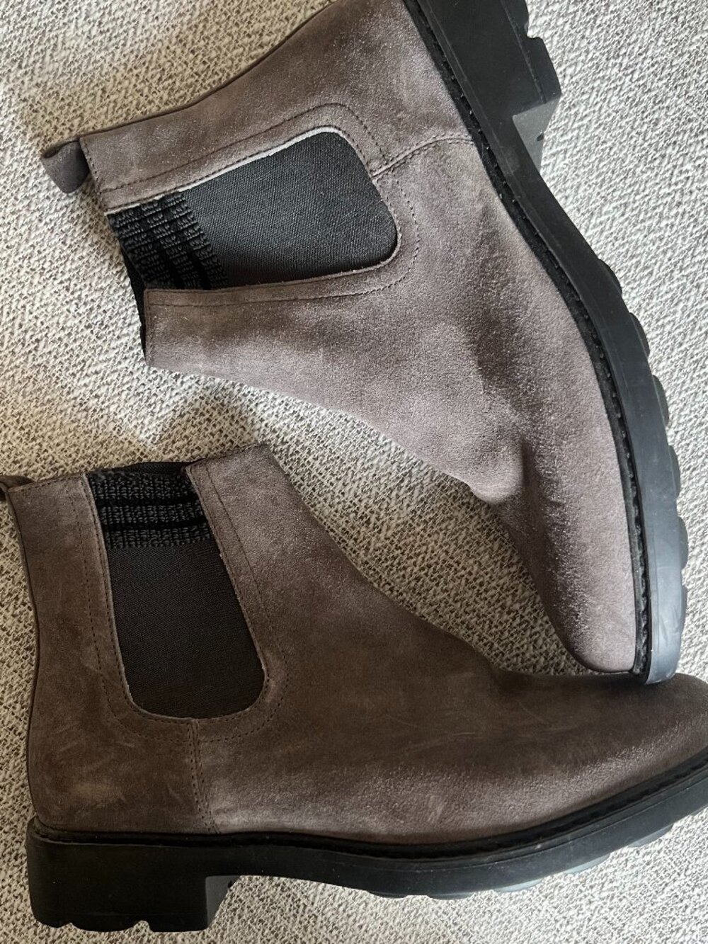 Gray suede Johnston & Murphy boots size 7